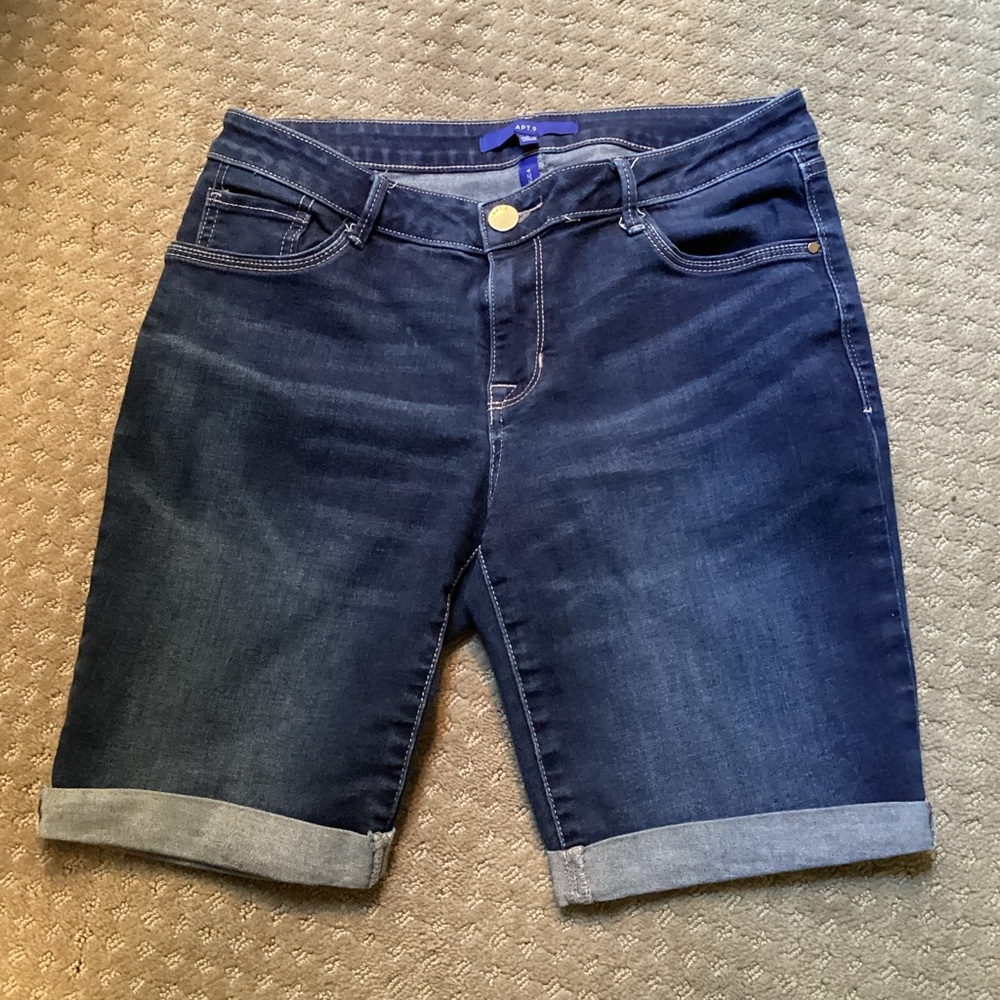 Apt.9 Denim Blue Women's Bermuda Shorts, roll up cuffs, 9” inseam, size 8